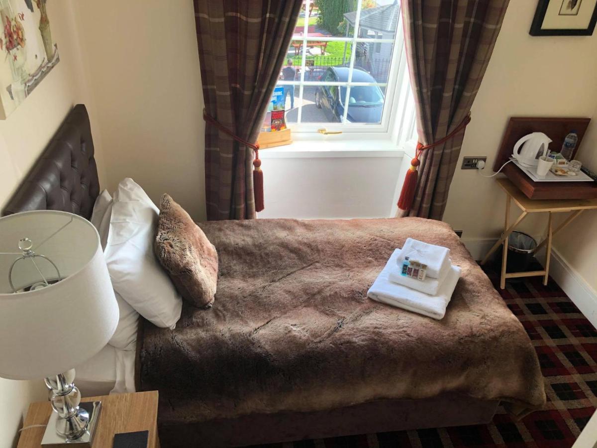 Haughton Arms Hotel Alford  ภายนอก รูปภาพ