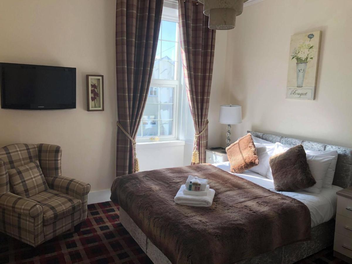 Haughton Arms Hotel Alford  ภายนอก รูปภาพ
