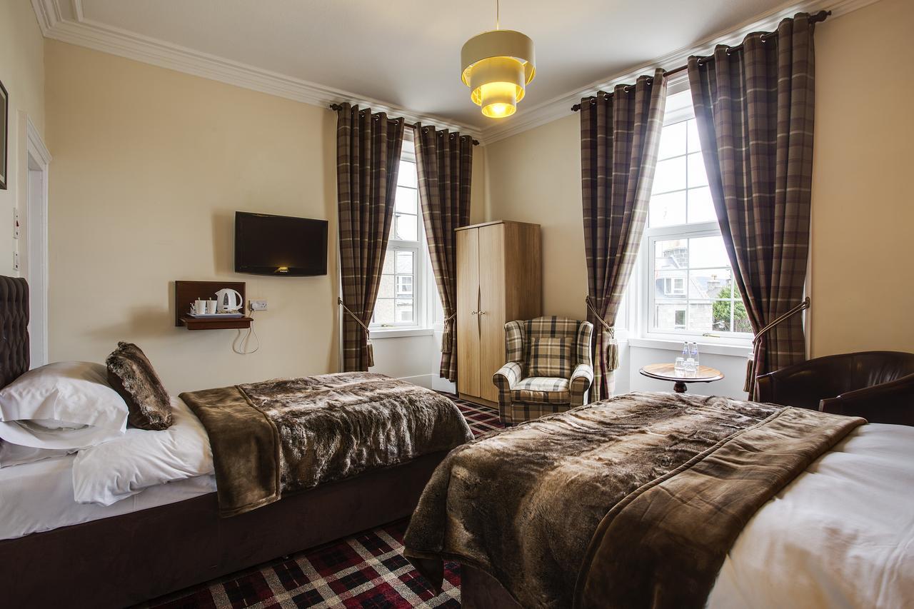 Haughton Arms Hotel Alford  ภายนอก รูปภาพ